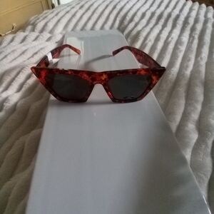 Elegant Tortoiseshell Cat-Eye SunglassesNWT